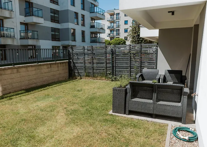 Cyrkoniowa Διαμέρισμα *